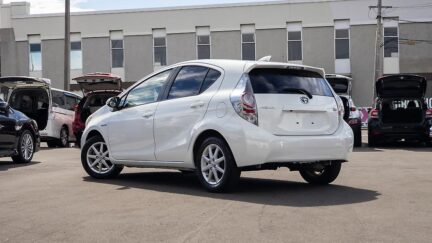 2012 Toyota Aqua F spec, Push start, Heated seats image 358163
