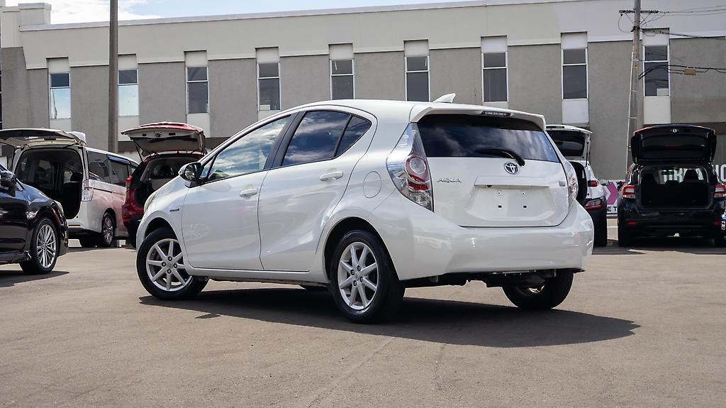 2012 Toyota Aqua F spec, Push start, Heated seats image 358163