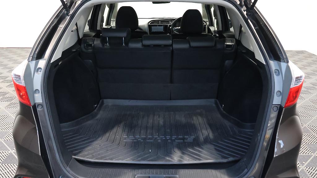 2015 Honda Shuttle Hybrid X image 358846