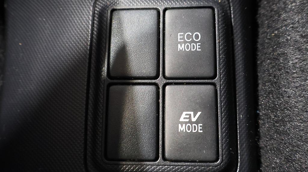 2013 Toyota Aqua G Black Soft Leather image 358566
