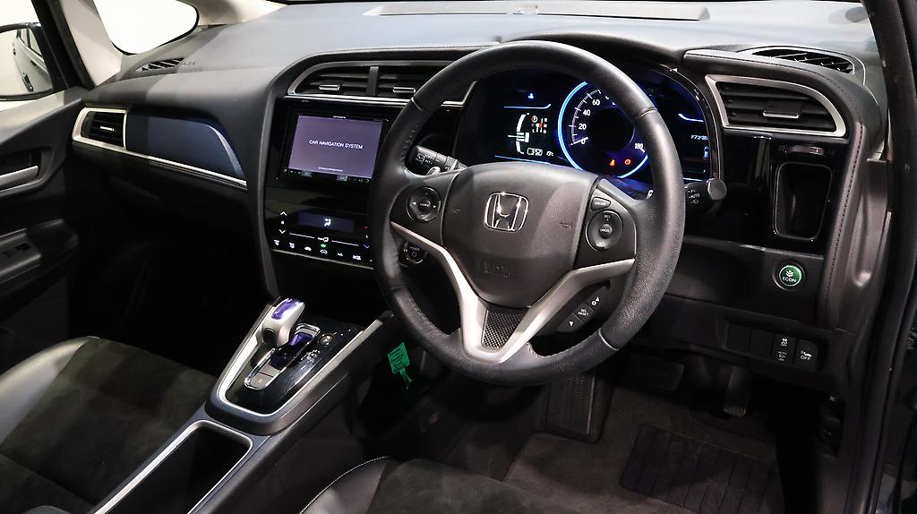 2015 Honda Shuttle Hybrid X new shape image 361706