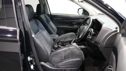 2015 Mitsubishi Outlander PHEV G Navi Package 4WD image 359731