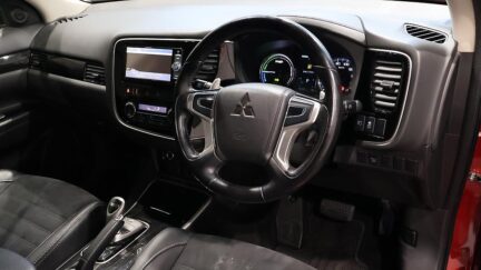 2015 Mitsubishi Outlander Phev image 360769