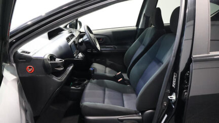 2015 Toyota Aqua S MODEL + PUSH START + REV CAMERA image 361313