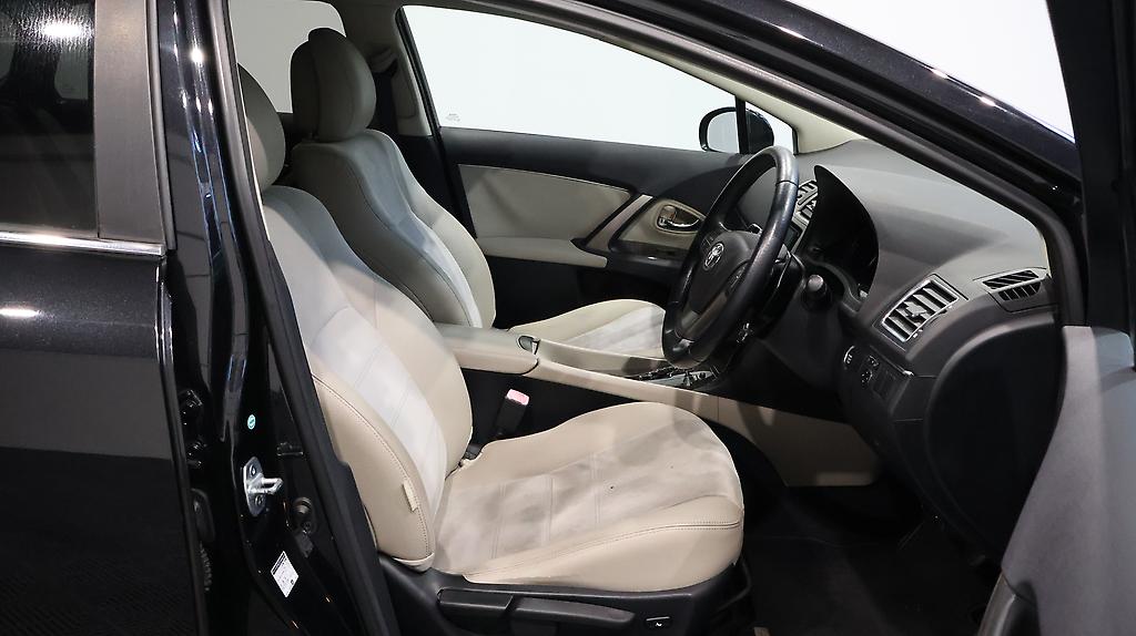 2013 Toyota Avensis Wagon Li image 359803
