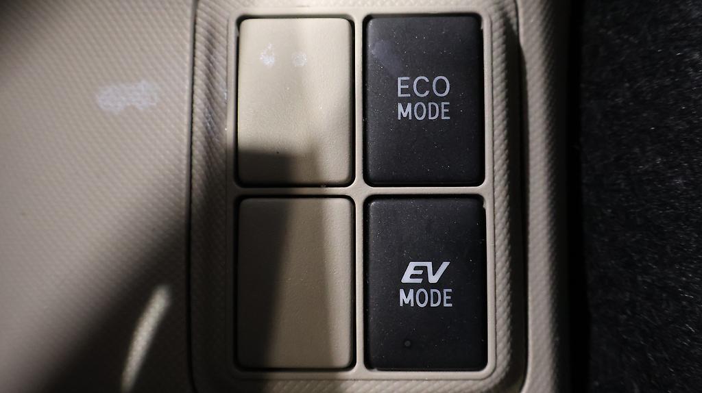 2012 Toyota Aqua G MODEL + PUSH START + STEERING WHEEL CONTROLS image 361890