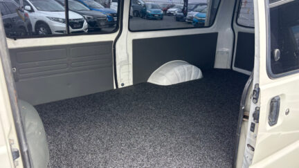 2013 Mitsubishi L300 2.4P LWB 5 DOOR image 358736