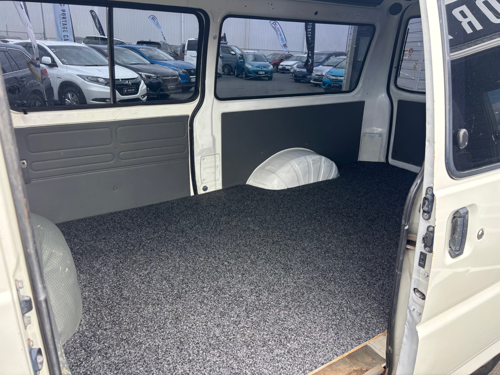 2013 Mitsubishi L300 2.4P LWB 5 DOOR image 358736