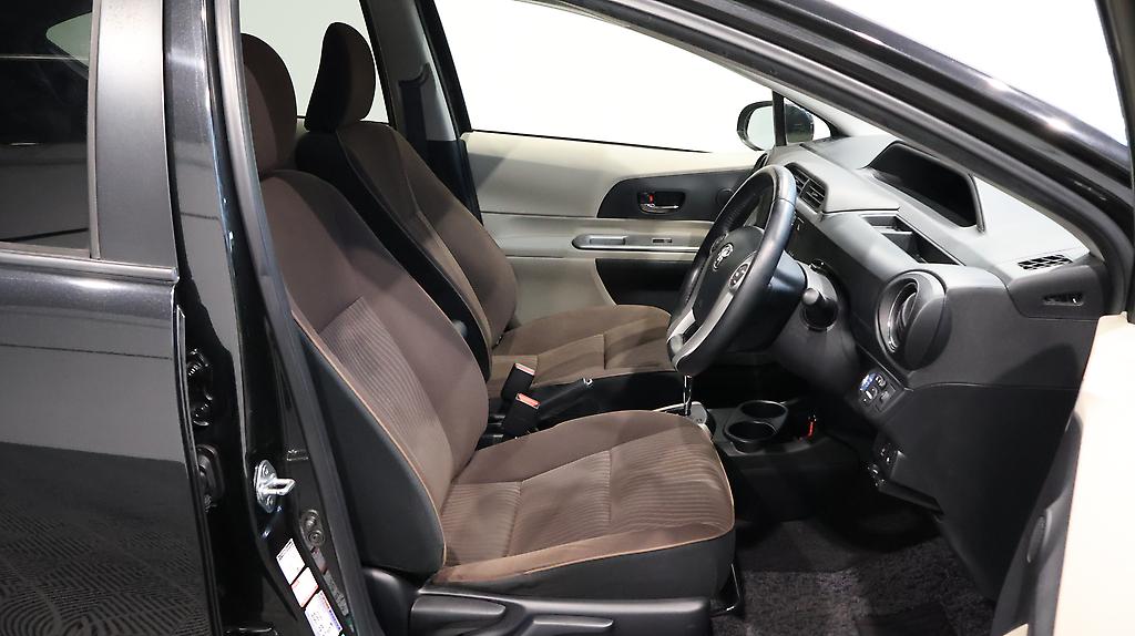 2013 Toyota Aqua G Model, Push Start, Reverse Camera image 359685