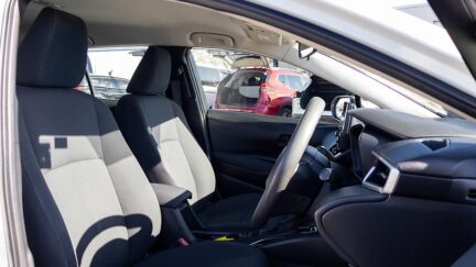 2020 Toyota Corolla Hybrid Touring Wagon image 358806