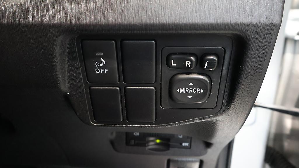 2012 Toyota Prius S MODEL + PUSH BUTTON START image 360536
