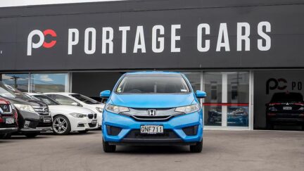2014 Honda Fit F-Package Push start Cruise control image 358487