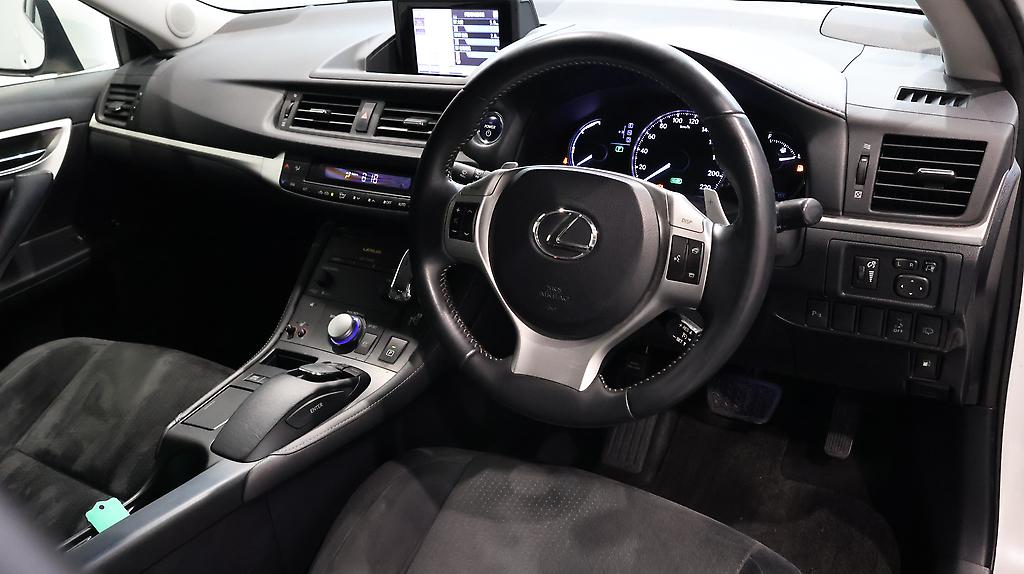 2012 Lexus CT 200h Version C image 361931