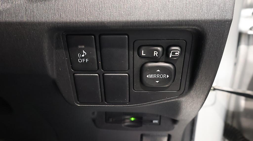 2012 Toyota Prius S Model + Push Button Start image 361670