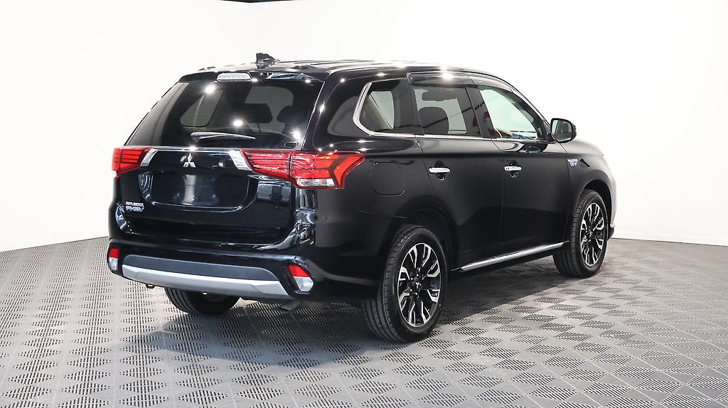 2015 Mitsubishi Outlander PHEV G Navi Package 4WD image 359725