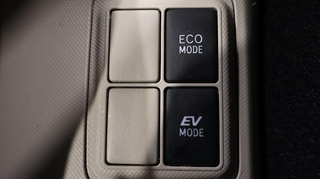 2012 Toyota Aqua S MODEL + PUSH BUTTON START + REVERSING CAMERA image 361917