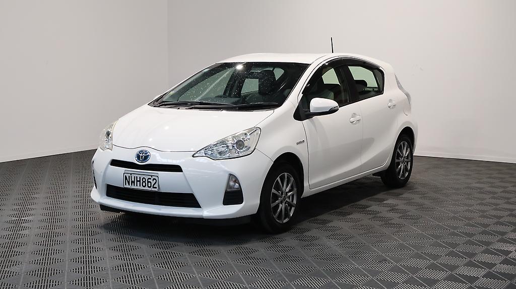2014 Toyota Aqua REVERSE CAMERA + BLUETOOTH image 361071