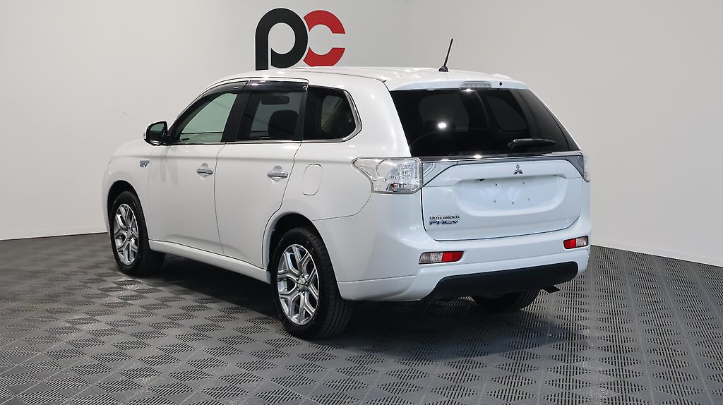 2014 Mitsubishi Outlander PHEV G Navi Package 4WD image 362536