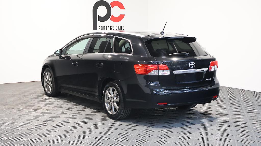 2013 Toyota Avensis Wagon Li image 359796
