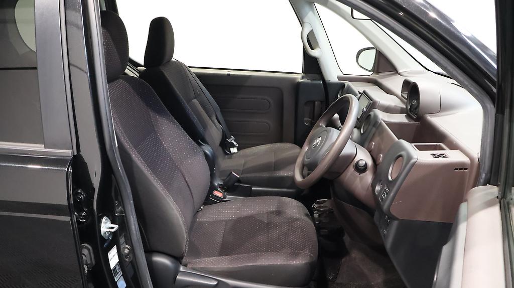 2013 Toyota Spade F Model, Push Start, Reverse Camera image 358341