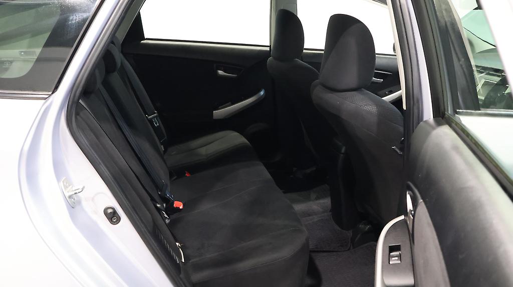 2013 Toyota Prius PUSH BUTTON START + REVERSE CAMERA + STEERING WHEEL CONTROLS image 361977