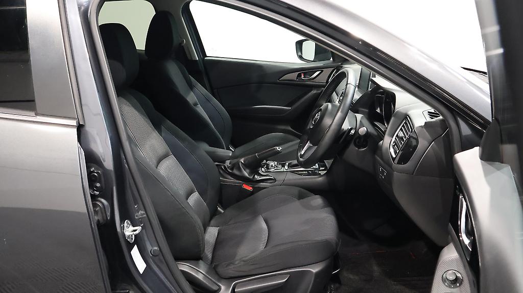 2014 Mazda Axela Sports 20S Touring image 360456