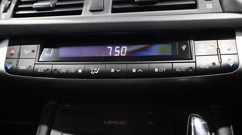 2012 Lexus CT200h Version C image 360483