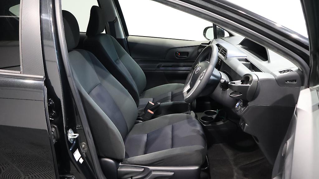 2015 Toyota Aqua S MODEL + PUSH START + REV CAMERA image 361316