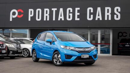2014 Honda Fit F-Package Push start Cruise control image 358486
