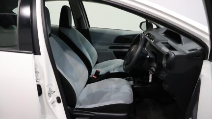 2014 Toyota Aqua REVERSE CAMERA + BLUETOOTH image 361079