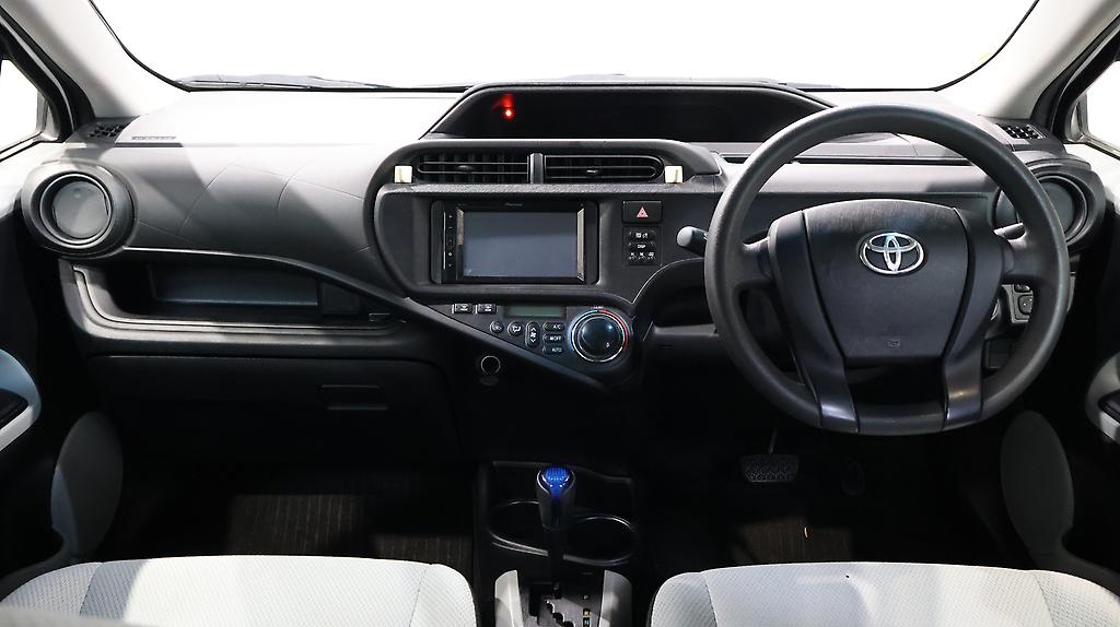 2014 Toyota Aqua REVERSE CAMERA + BLUETOOTH image 361080