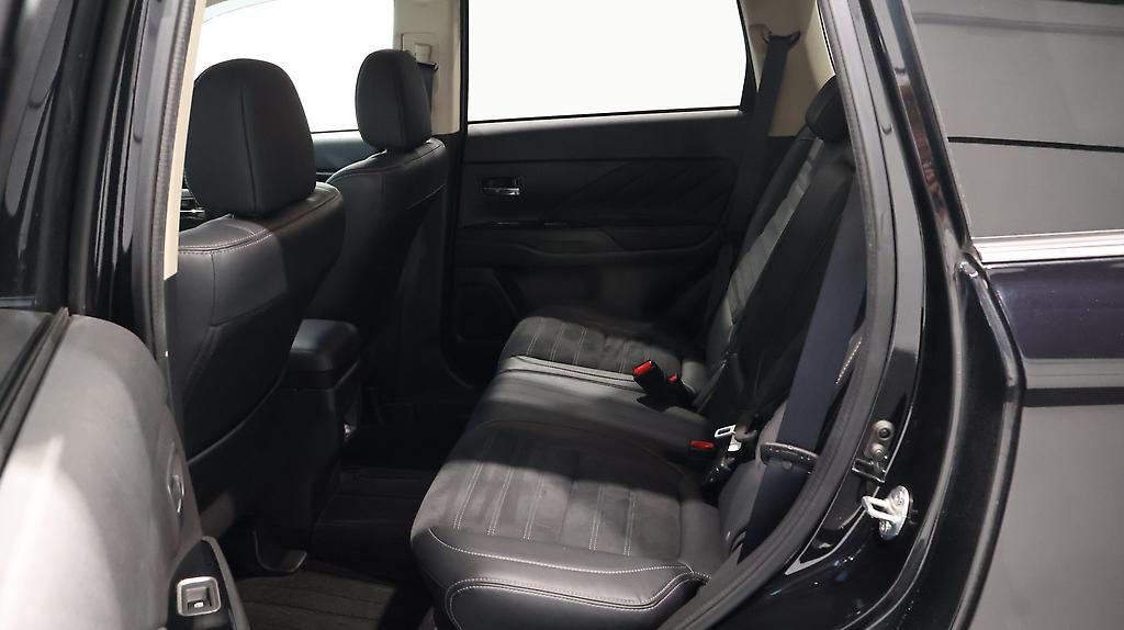 2015 Mitsubishi Outlander PHEV G Navi Package 4WD image 359729