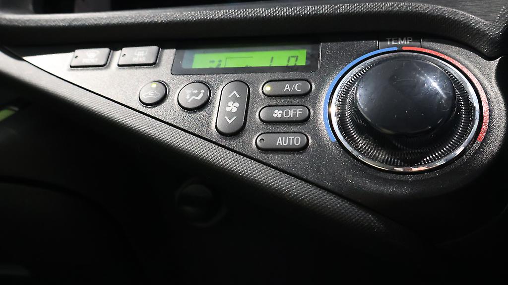 2013 Toyota Aqua S MODEL + PUSH BUTTON START image 360616