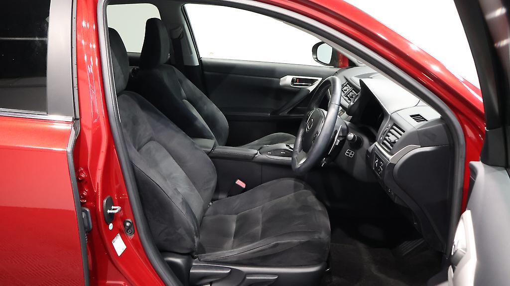 2012 Lexus CT200h Version C image 360478