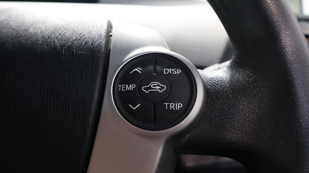 2014 Toyota Prius REVERSE CAMERA + STEERING WHEEL CONTROLS image 359898