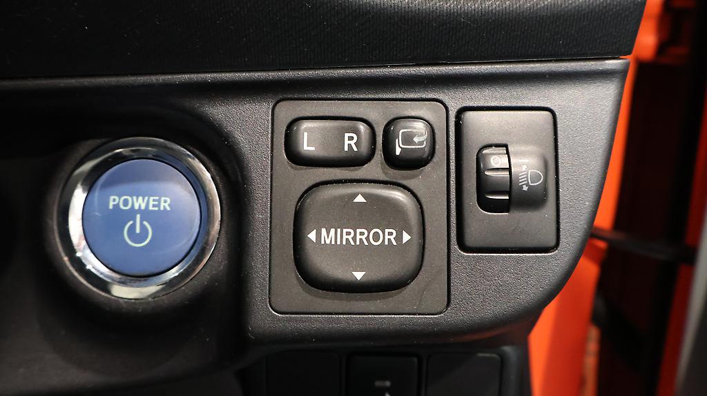 2013 Toyota Aqua Reverse Camera / Push Start / Alloys image 358370