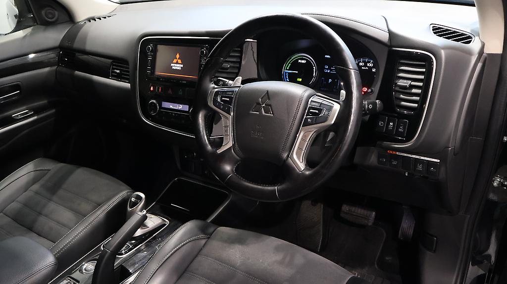 2015 Mitsubishi Outlander PHEV G Navi Package 4WD image 359733