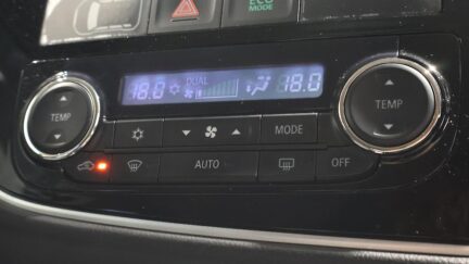 2015 Mitsubishi Outlander PHEV G Navi Package 4WD image 359736