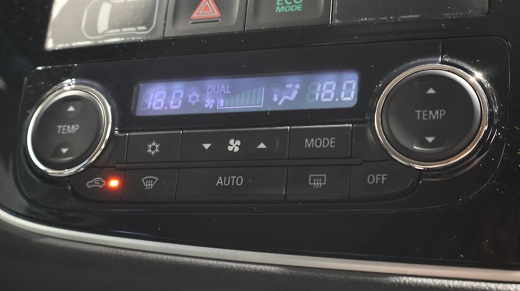 2015 Mitsubishi Outlander PHEV G Navi Package 4WD image 359736