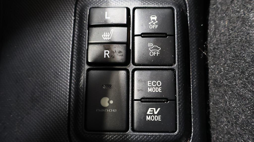 2016 Toyota Aqua G Model, Push Start, Reverse Camera image 360418