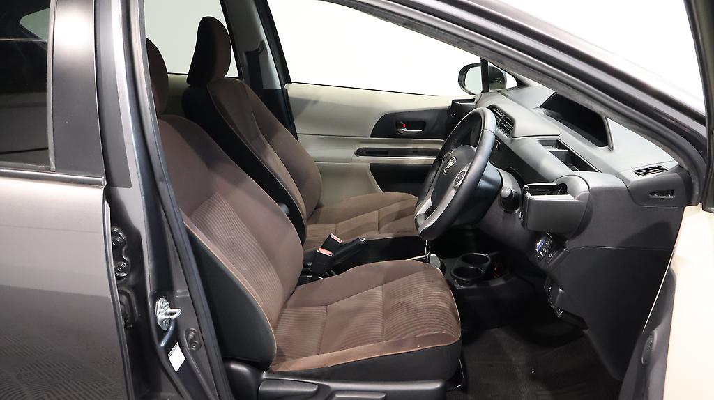 2013 Toyota Aqua Hybrid G Model image 359249