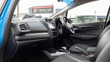 2014 Honda Fit F-Package Push start Cruise control image 358502