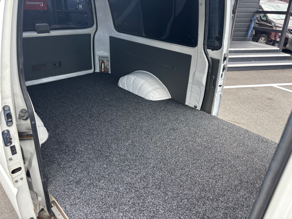 2013 Mitsubishi L300 2.4P LWB 5 DOOR image 358737