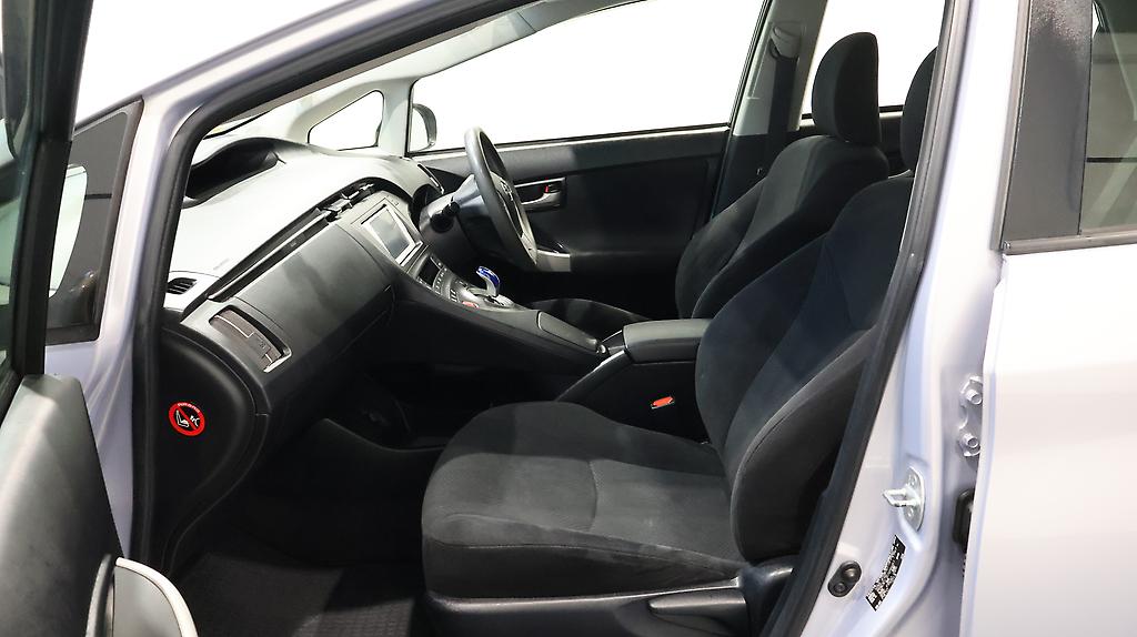 2013 Toyota Prius PUSH BUTTON START + REVERSE CAMERA + STEERING WHEEL CONTROLS image 361975