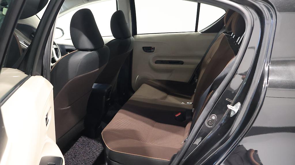 2013 Toyota Aqua G Model, Push Start, Reverse Camera image 359683