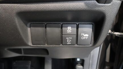 2015 Honda Shuttle Hybrid X image 358857
