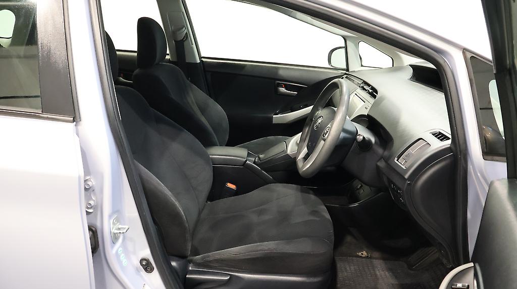 2013 Toyota Prius PUSH BUTTON START + REVERSE CAMERA + STEERING WHEEL CONTROLS image 361978