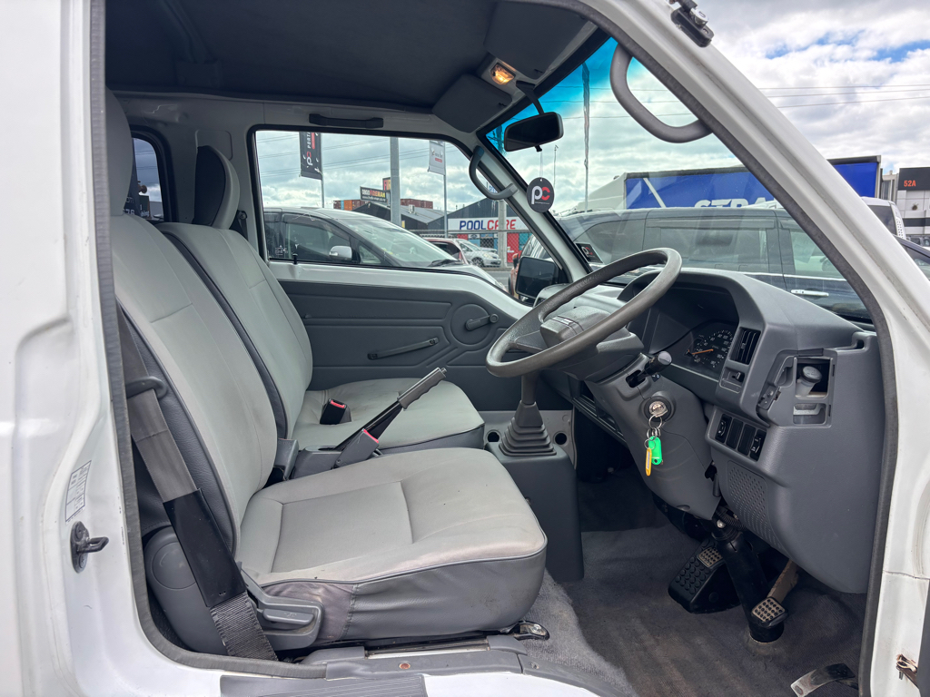 2013 Mitsubishi L300 2.4P LWB 5 DOOR image 358734