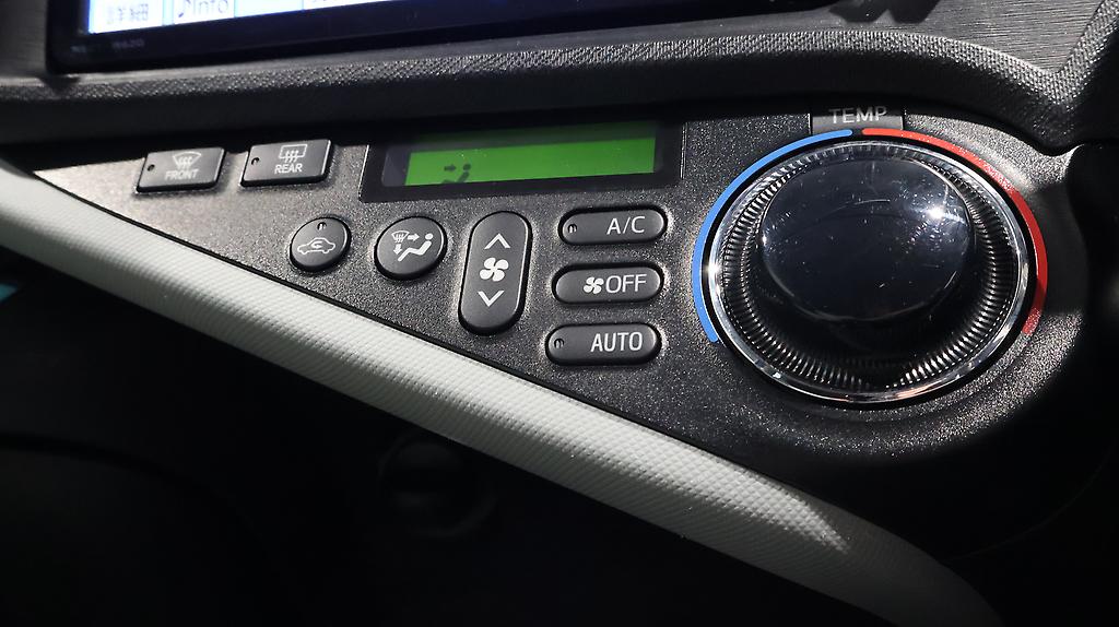2013 Toyota Aqua S Model, Push Start, Reverse Camera image 358278