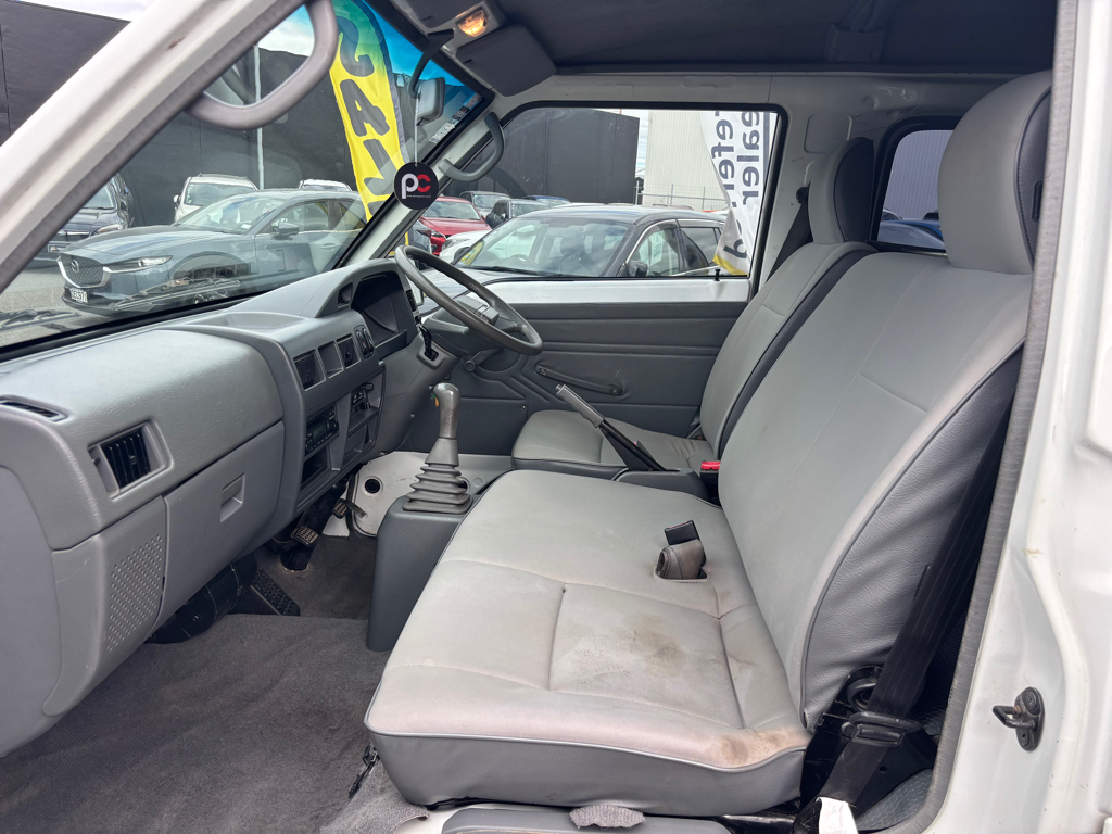 2013 Mitsubishi L300 2.4P LWB 5 DOOR image 358735
